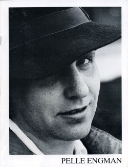 1985 Brochyr med hatt